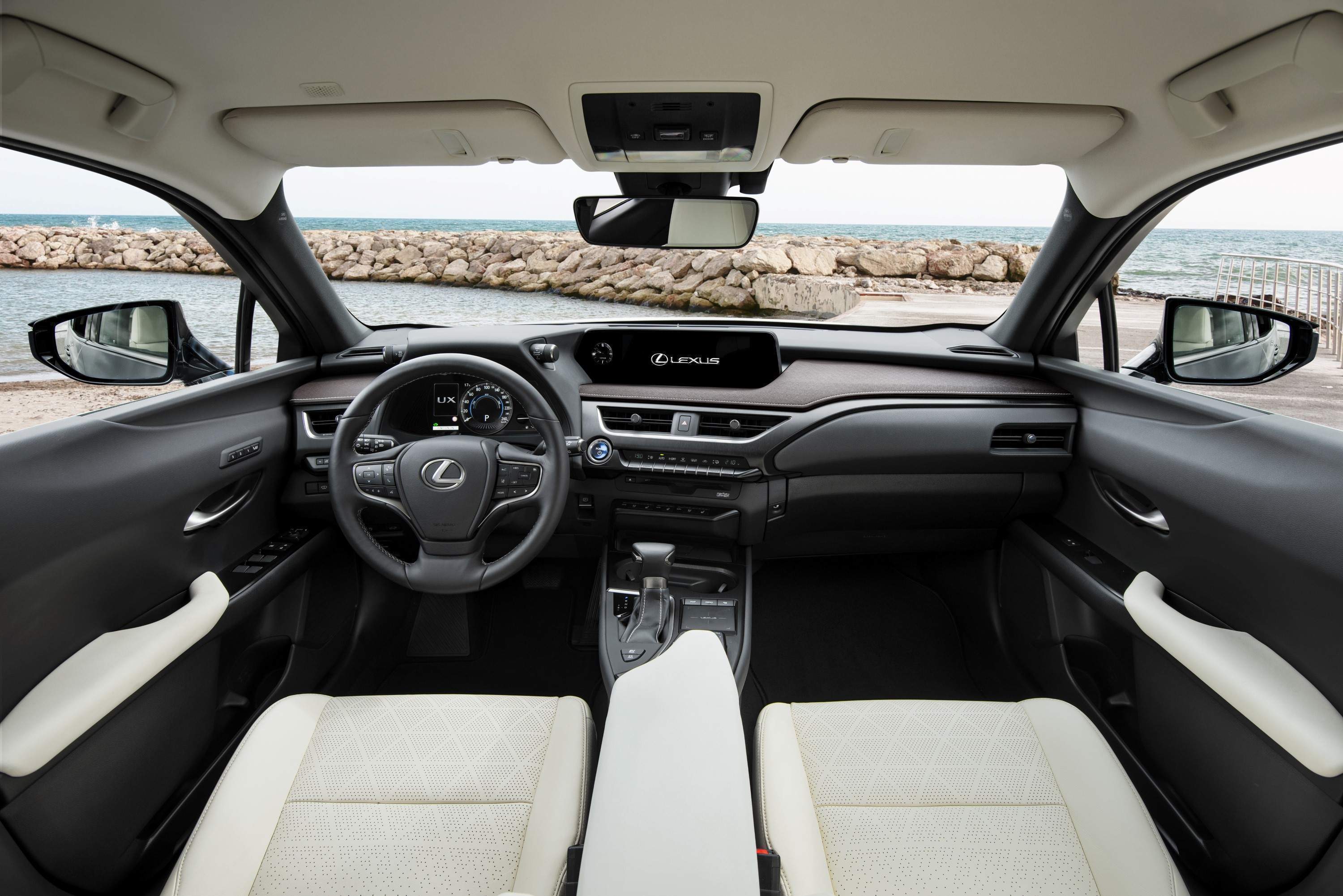 Lexus UX interni 1