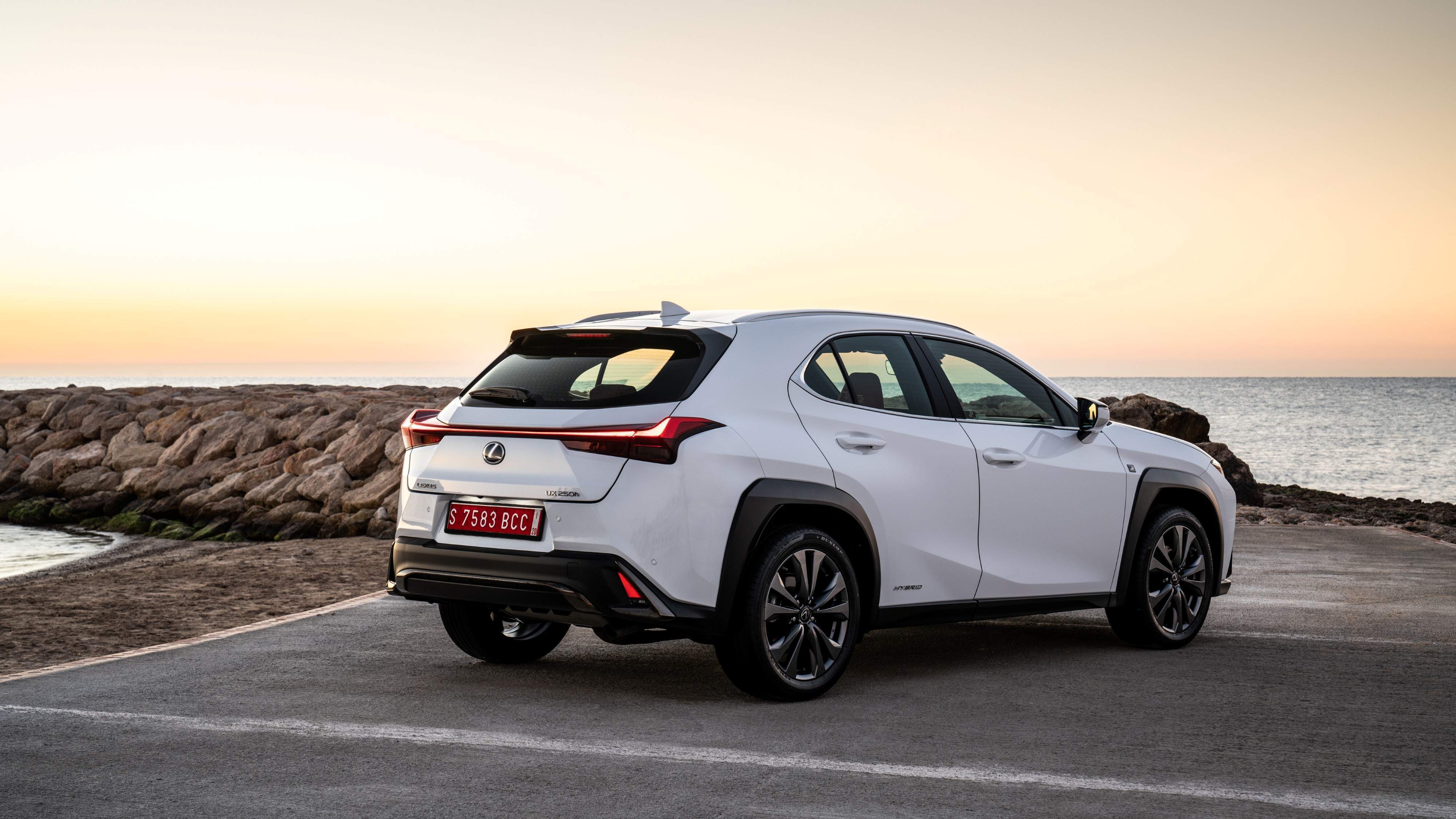 Lexus UX esterni 1